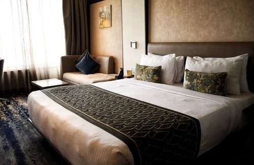 Sayajiganj Hotel | Sayaji Vadodara