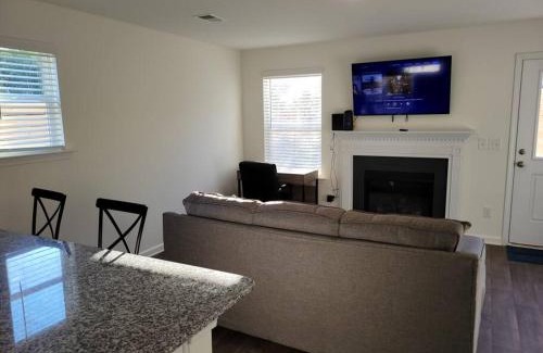 Rosewood Apartment | SC 3745 New Townhouse Ft Jackson & USC
