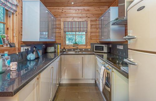 Menai Bridge House | Scandi Cabin in Heart of Anglesey with Parking