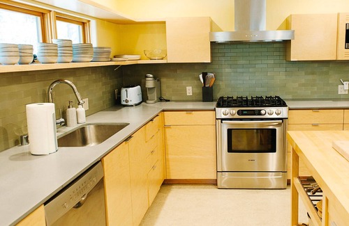 Soda Springs Cabin | Scandinavian Style 3-bedroom cabin in delightful Soda Springs with WiFi