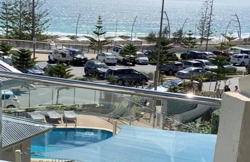 Scarborough Apartment | Scarborough Beach Front Resort Shell 13