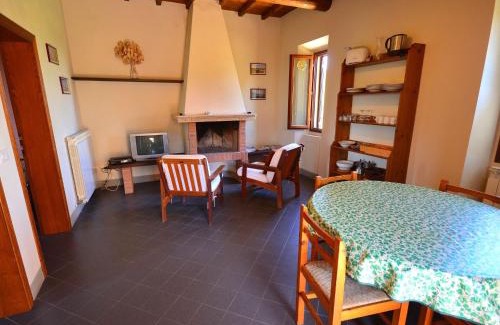 Figline e Incisa Valdarno Apartment | Scenic Apartment with Pool