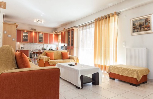 Petralona Apartment | Scenic Balcony Apt in Vibrant Petralona