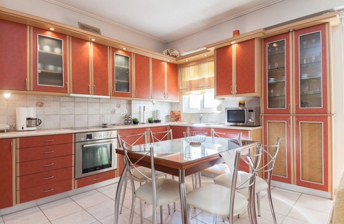 Petralona Apartment | Scenic Balcony Apt in Vibrant Petralona
