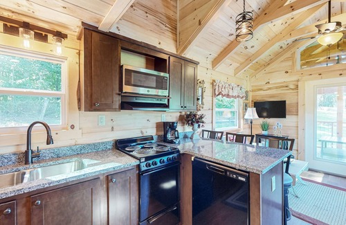 Mars Hill Cabin | Scenic cabin w/private hot tub, amazing views, & covered porch. Nearby Skiing