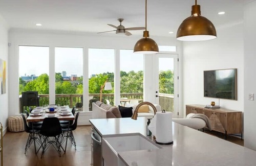 Five Points South Apartment | Scenic Cityscape Retreat - Stylish 2BR Townhome