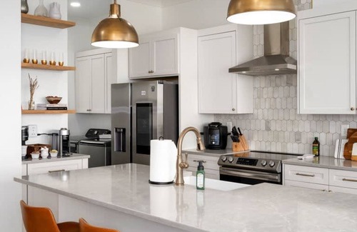 Five Points South Apartment | Scenic Cityscape Retreat - Stylish 2BR Townhome
