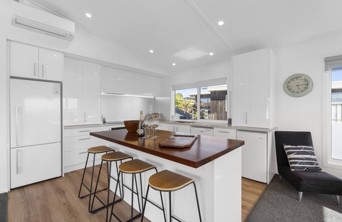 Taupo House | Scenic Lake Views - Taupo Holiday Home