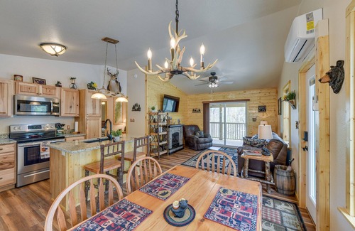 Murphy Cabin | Scenic Murphy Cabin w/Hot Tub, Fire Pit & Views