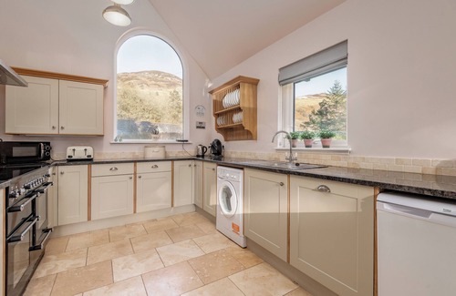 St Fillans House | Scenic Oaklodge with wood burner and open plan living. Dog friendly
