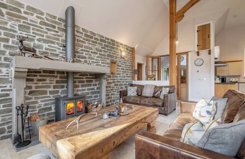 St Fillans House | Scenic Oaklodge with wood burner and open plan living. Dog friendly