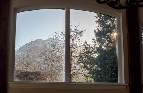 St Fillans House | Scenic Oaklodge with wood burner and open plan living. Dog friendly