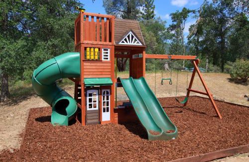 Yosemite Forks House | Scenic Serenity 50 acres/hot tub/game room