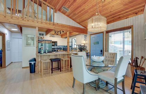Siesta Key Cottage | Scenic Siesta Key Home ~ 1 Mi to Village & Beach!