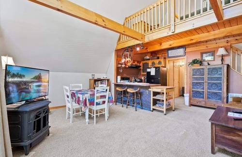 Pisgah Forest House | Scenic Site A-Frame Mountain Views near Brevard, Fire pit, Pets OK, free Biltmore Pass