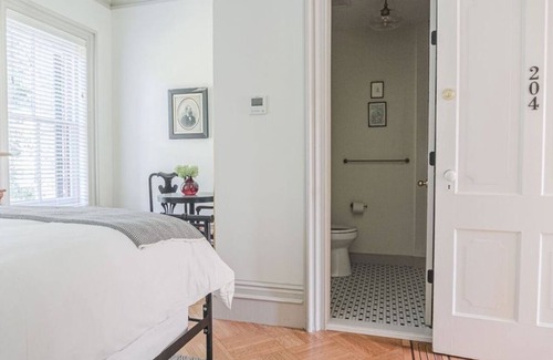 Kingston Hotel | Scenic Views and Modern Comforts! Near Hudson River Maritime Museum