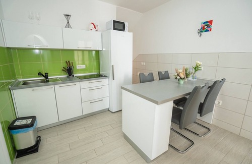 Potocnica Apartment | Schöne Wohnung Direkt am Strand mit Pool und Meerblick für 4 Personen
