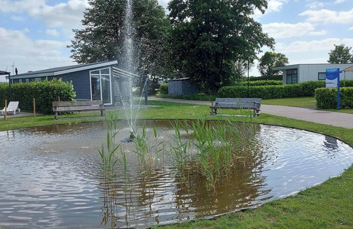 Lathum Ski Chalet | Schönes Ferienhaus in Holland am See, im Ferienpark mit Schwimmbad uvm