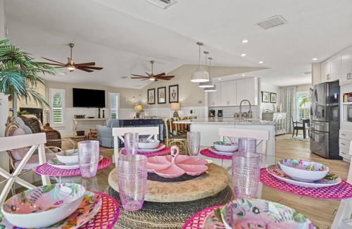Cape Coral Apartment | Schell-Topia: Lake Front