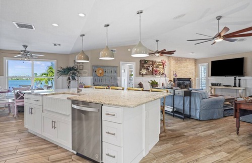 Cape Coral Apartment | Schell-Topia: Lake Front
