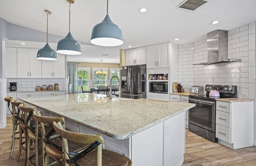 Cape Coral Apartment | Schell-Topia: Lake Front