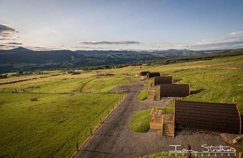 Aberfeldy Apartment | Schiehallion Luxury Glamping Pod with Hot Tub at Pitilie Pods