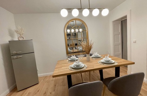 Josephsplatz House | Schwabing apartment with kitchen, conservatory and rain shower in the heart of Munich