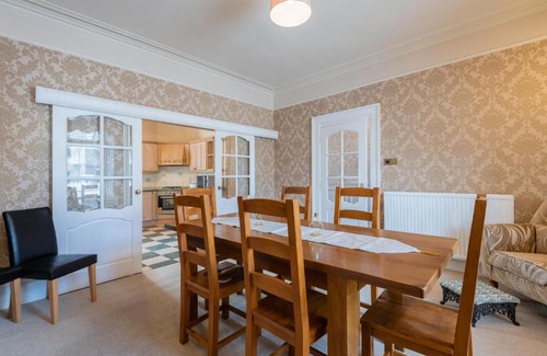 Forfar House | Scotston Villa - 5 bedroom house with hot tub