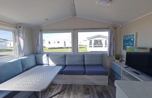 Mablethorpe Ski Chalet | Sea activities Golden Sands beach relax