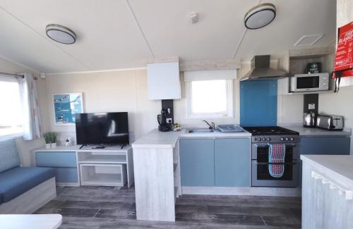 Mablethorpe Ski Chalet | Sea activities Golden Sands beach relax