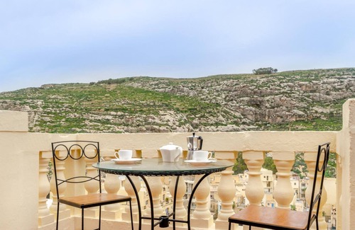 Xlendi House | Sea and Cliff Views in a Modern Apt w Terrace