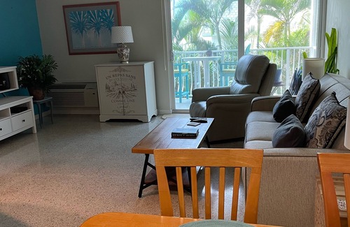 Crescent Beach Condo | Sea-and-Heaven 1 bdrm Condo W/Ocean Views