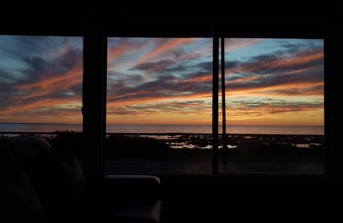 Minlacowie House | Sea Breeze at Hardwicke Bay - holiday home on the foreshore