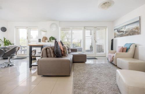 Bournemouth City Centre Apartment | Sea Breeze - Close to Bournemouth Beach and Seafront