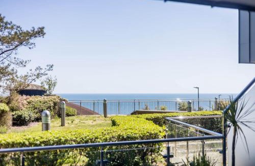 Bournemouth City Centre Apartment | Sea Breeze - Close to Bournemouth Beach and Seafront