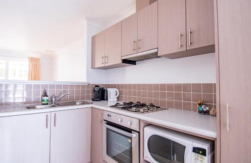 Broadwater House | Sea Breeze Family Retreat at Cape View Resort