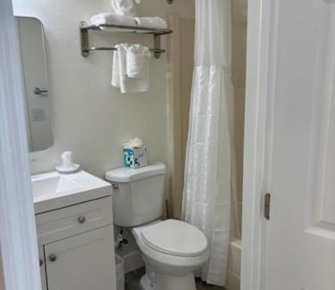 Edgewater Hotel | Sea Breeze Inn