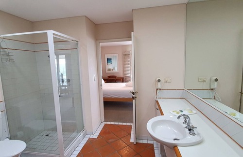 Scarborough Apartment | Sea Breeze Luxury Holiday Apartment Accommodation