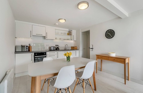 Millendreath Apartment | Sea Breeze Premier apartments are perfect for a getaway with friends.