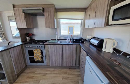 Aberystwyth House | Sea Breeze Retreat 2 Bedroom Pet Friendly Caravan in Clarach Bay