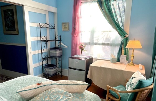 Hawi Bed & Breakfast | Sea Foam Guest Room