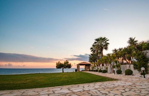Vromonerion House | Sea-front Estate Navarino Baths