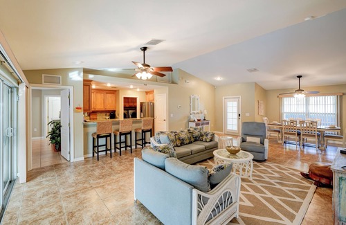 Jacarandas House | Sea La Vie 3/2 Pool & Jacuzzi Close to Downtown Fort Myers River District