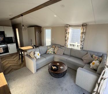 Llanllwchaiarn House | Sea La Vie Lodge