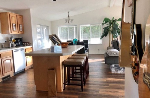 Brookings House | 🐳🧜🏽‍♀️Sea La’VIEWS OceanHarborRiverVIEWS wHOT TUB Walk2Ocean LUXURY KingBeds+ EV+FUN