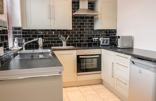 Berwick-upon-Tweed Cottage | SEA LILY, pet friendly, country holiday cottage in Holy Island