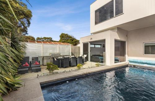 Ocean Grove Apartment | Sea Panorama on The Parade with pool