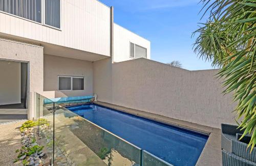 Ocean Grove Apartment | Sea Panorama on The Parade with pool