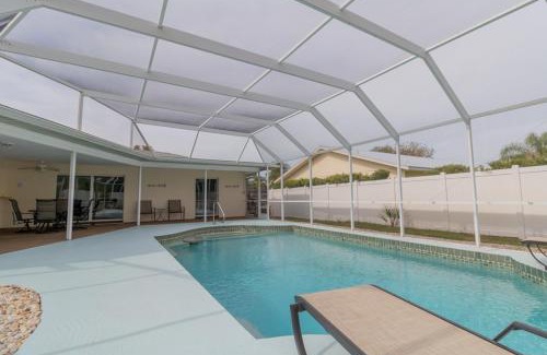 Bradenton House | Sea Salt Retreat! Private pool home in Bradenton just 5 miles from Anna Maria!