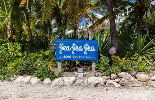North Side House | SEA SEA SEA Beachfront HomeAway from Home in Tranquil Community of Rum Point